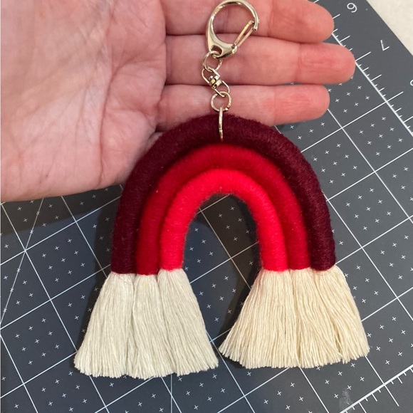 🔸NWT🔸 Red Ombré Macrame Rainbow Keychain / Purse Charm/ Tassel - Picture 9 of 10